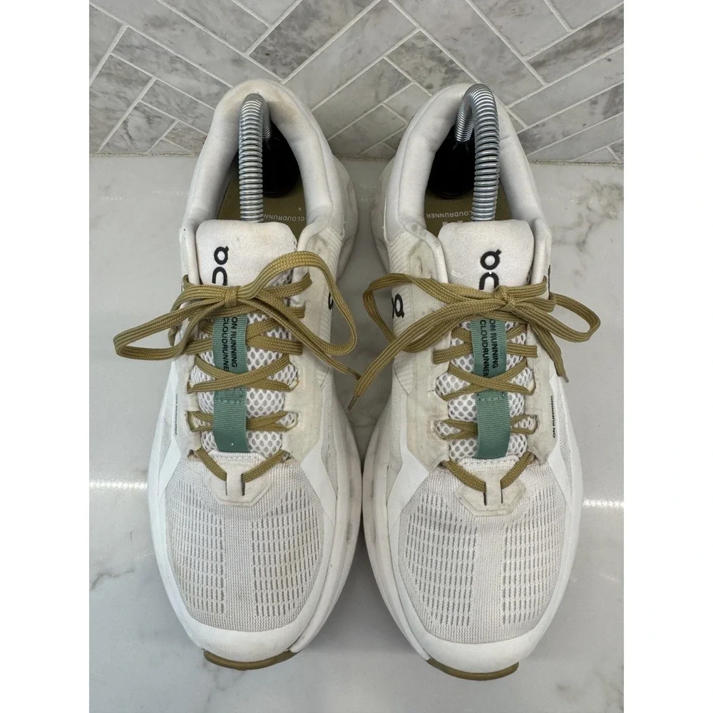 On Running Cloudrunner 2 Running Shoes Womens 8.5 Undyed Green Lace Up Sneakers